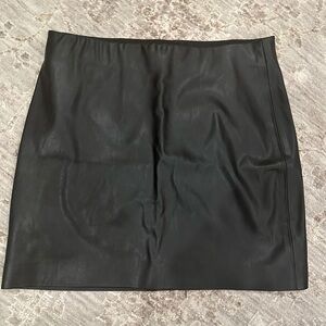 Shinestar Black Faux Leather Elastic Waist Pull On Mini Skirt Sz S Unlined Biker
